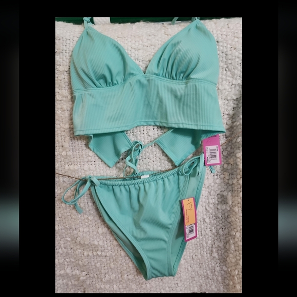 Kohl's Light Green Bikini Top And Bottom Size Are Top XLarge And Bottom Large - Picture 2 of 8